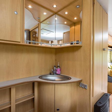 Cosy Caravan On Luxury Campsite Hulme End Exterior photo