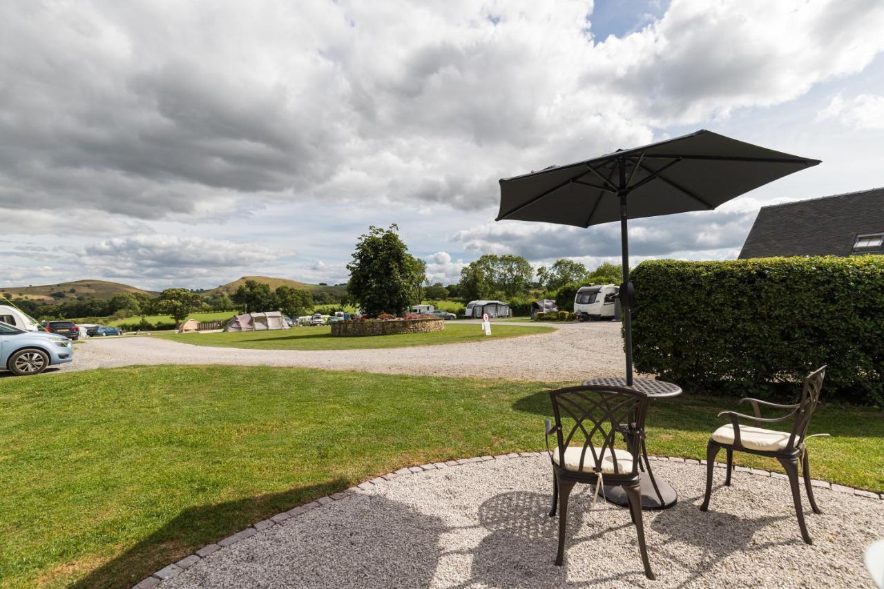 Cosy Caravan On Luxury Campsite Hulme End Exterior photo