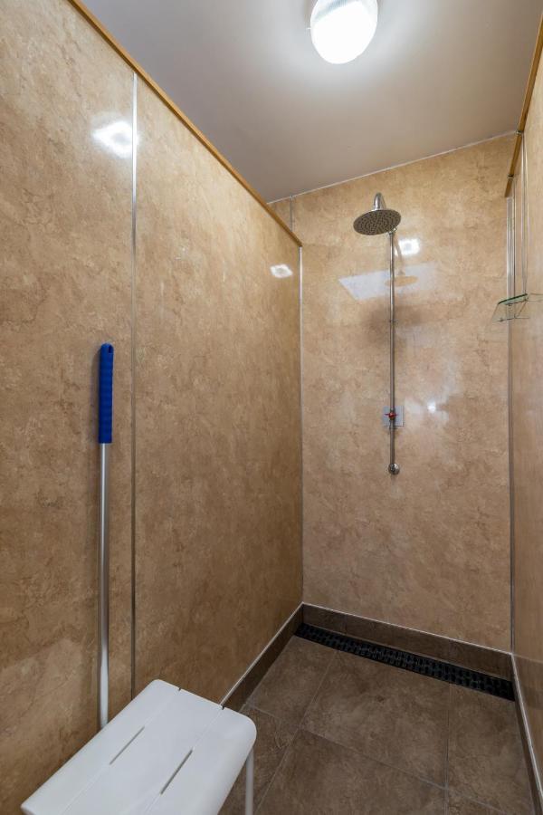 Cosy Caravan On Luxury Campsite Hulme End Exterior photo