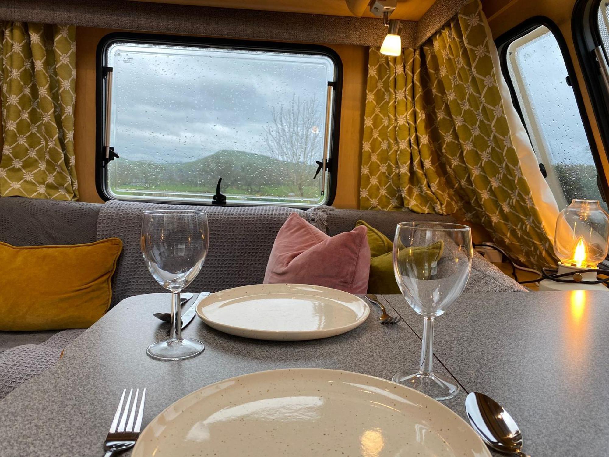 Cosy Caravan On Luxury Campsite Hulme End Exterior photo