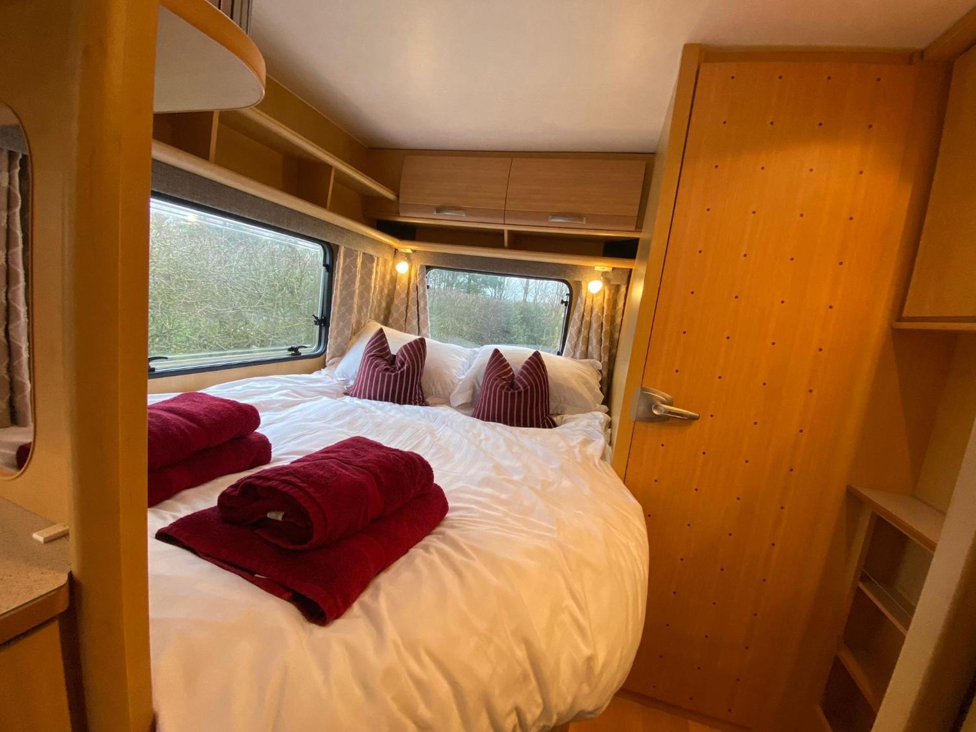 Cosy Caravan On Luxury Campsite Hulme End Exterior photo