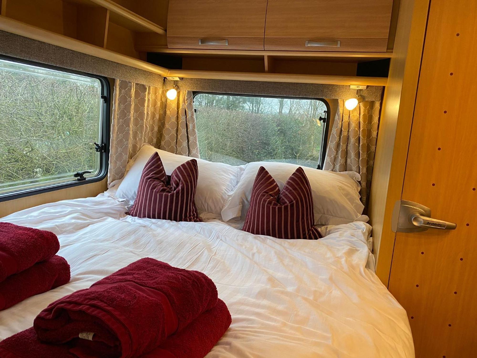 Cosy Caravan On Luxury Campsite Hulme End Exterior photo