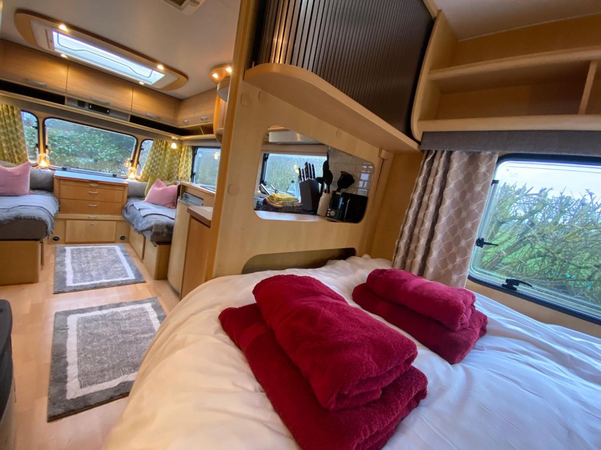 Cosy Caravan On Luxury Campsite Hulme End Exterior photo