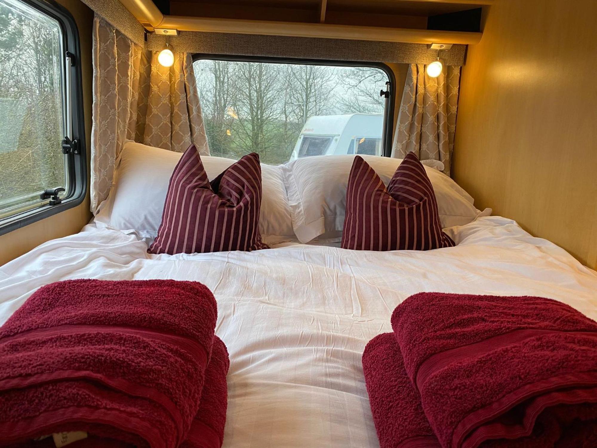 Cosy Caravan On Luxury Campsite Hulme End Exterior photo