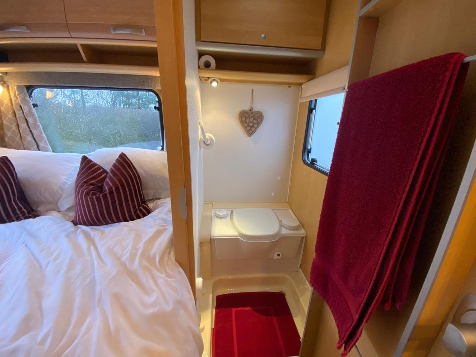 Cosy Caravan On Luxury Campsite Hulme End Exterior photo