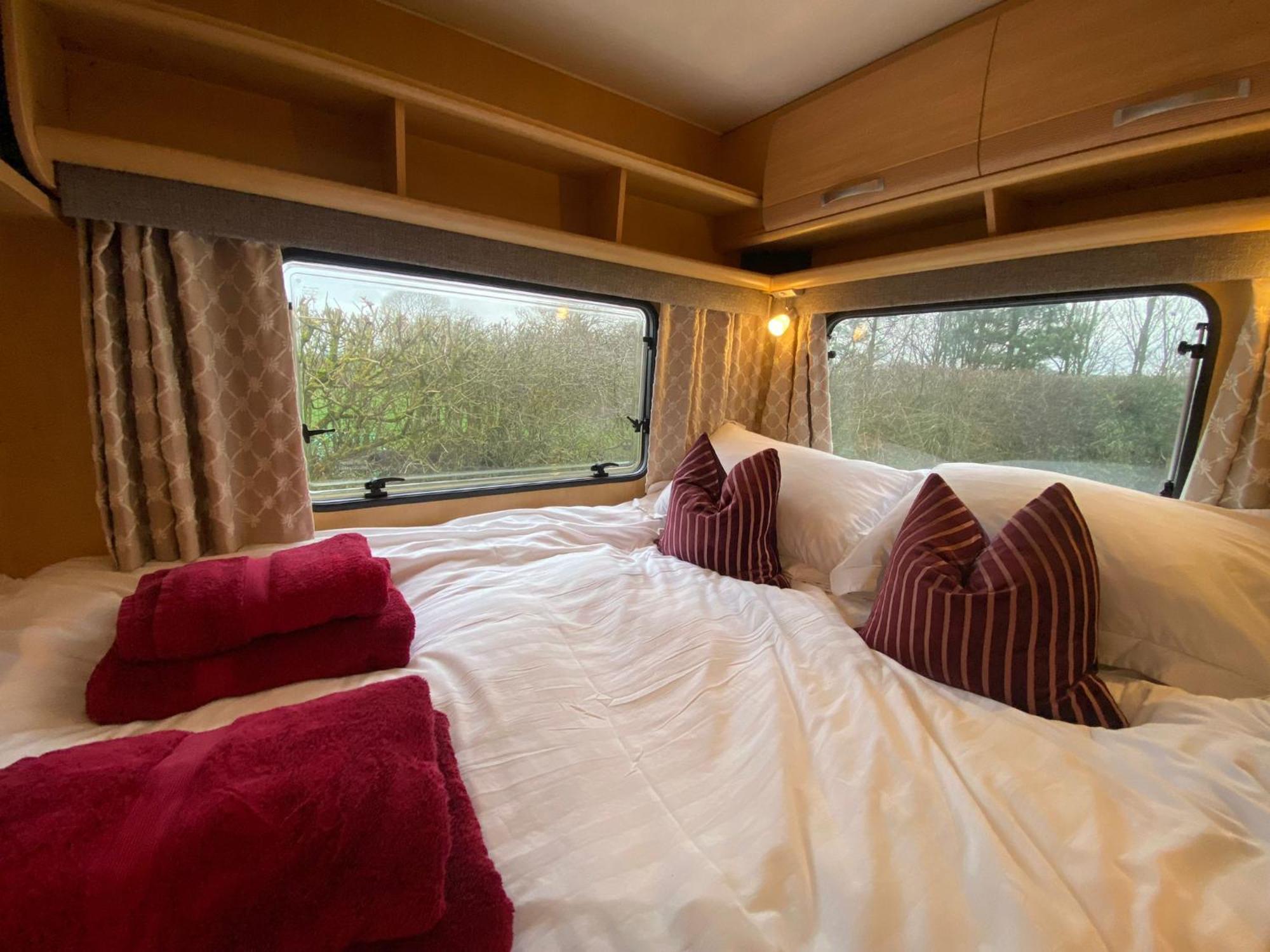 Cosy Caravan On Luxury Campsite Hulme End Exterior photo