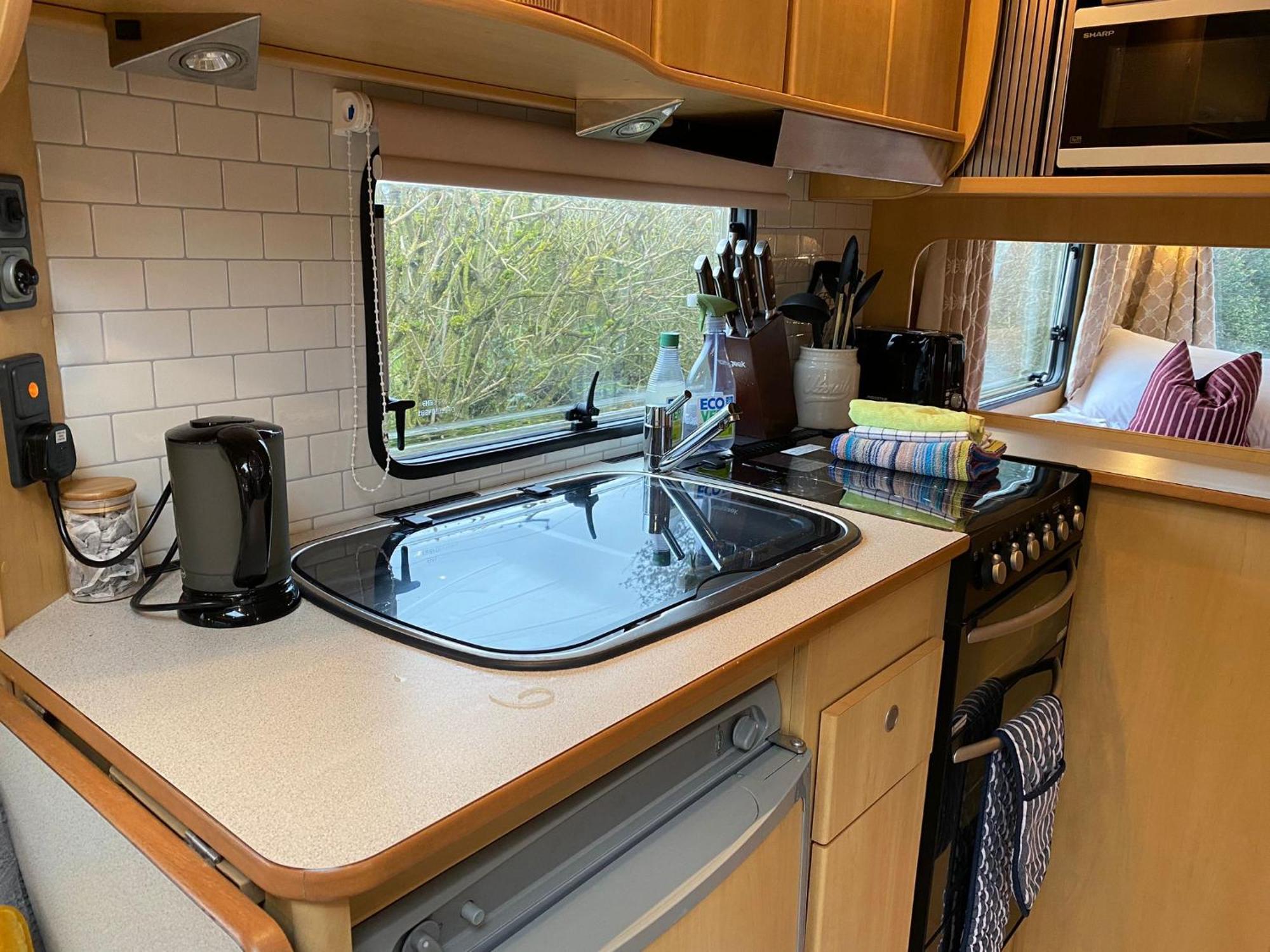 Cosy Caravan On Luxury Campsite Hulme End Exterior photo
