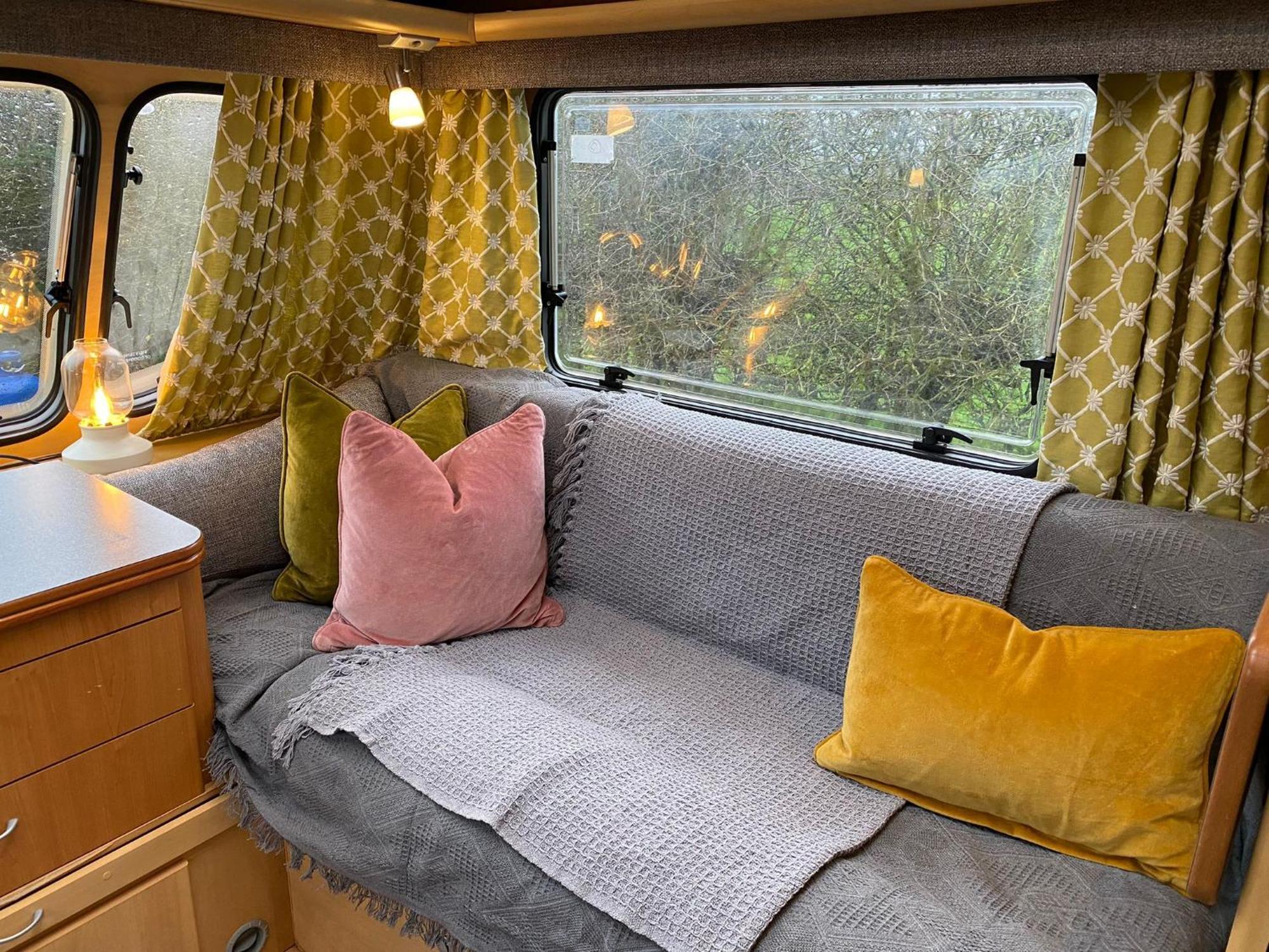 Cosy Caravan On Luxury Campsite Hulme End Exterior photo