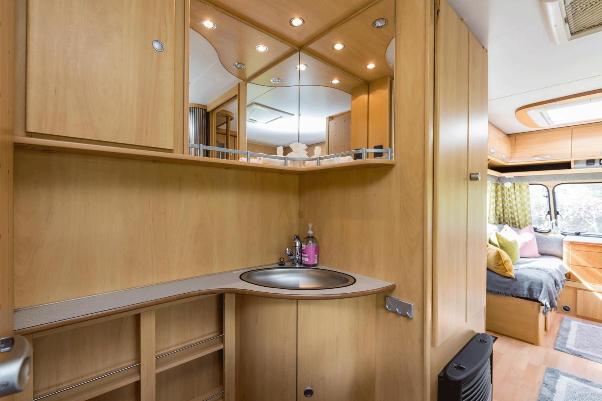 Cosy Caravan On Luxury Campsite Hulme End Exterior photo