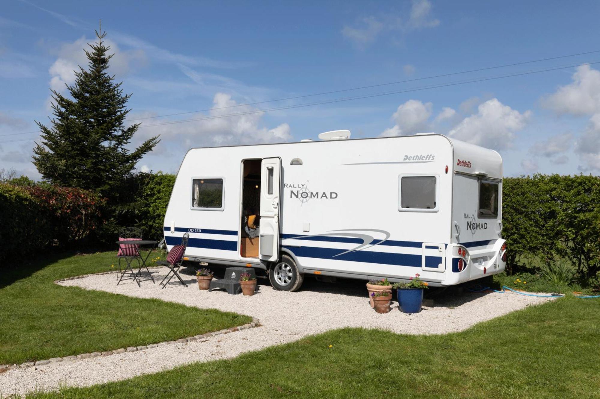 Cosy Caravan On Luxury Campsite Hulme End Exterior photo